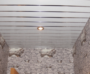 коридорный потолок Modern interior corridor with sleek metal ceiling and textured stone walls