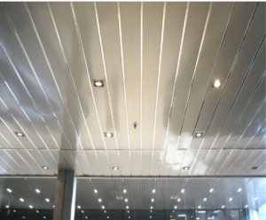 Коридорный потолок Modern interior with sleek metal ceiling and recessed LED lights