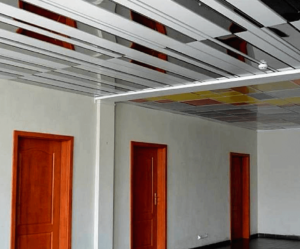 Реечный потолок Modern interior with sleek metal ceiling and minimalist design