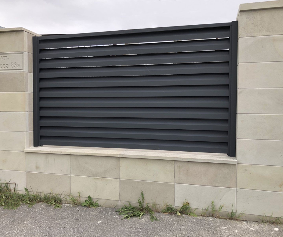 Металлический забор + столбы из камня - Завод \"Мехбуд\"