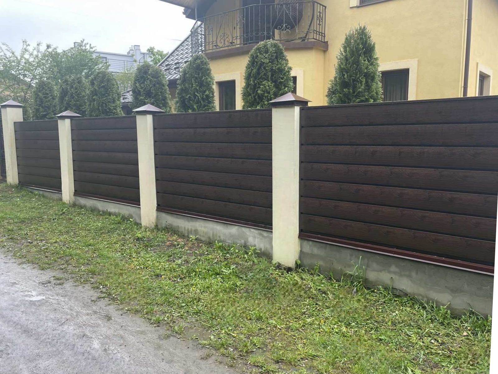 Забор Брус во Львове 3